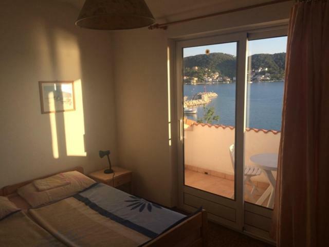 Apartman Supetarska Draga Lägenhet Exteriör bild